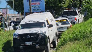 Localizan tres cadaveres al interior de un taxi en Chilpancingo